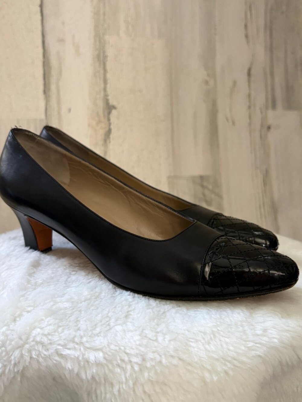 Salvatore Ferragamo Women's Size 7.5 NARROW Black Leather Pumps Patent Quilt Toe